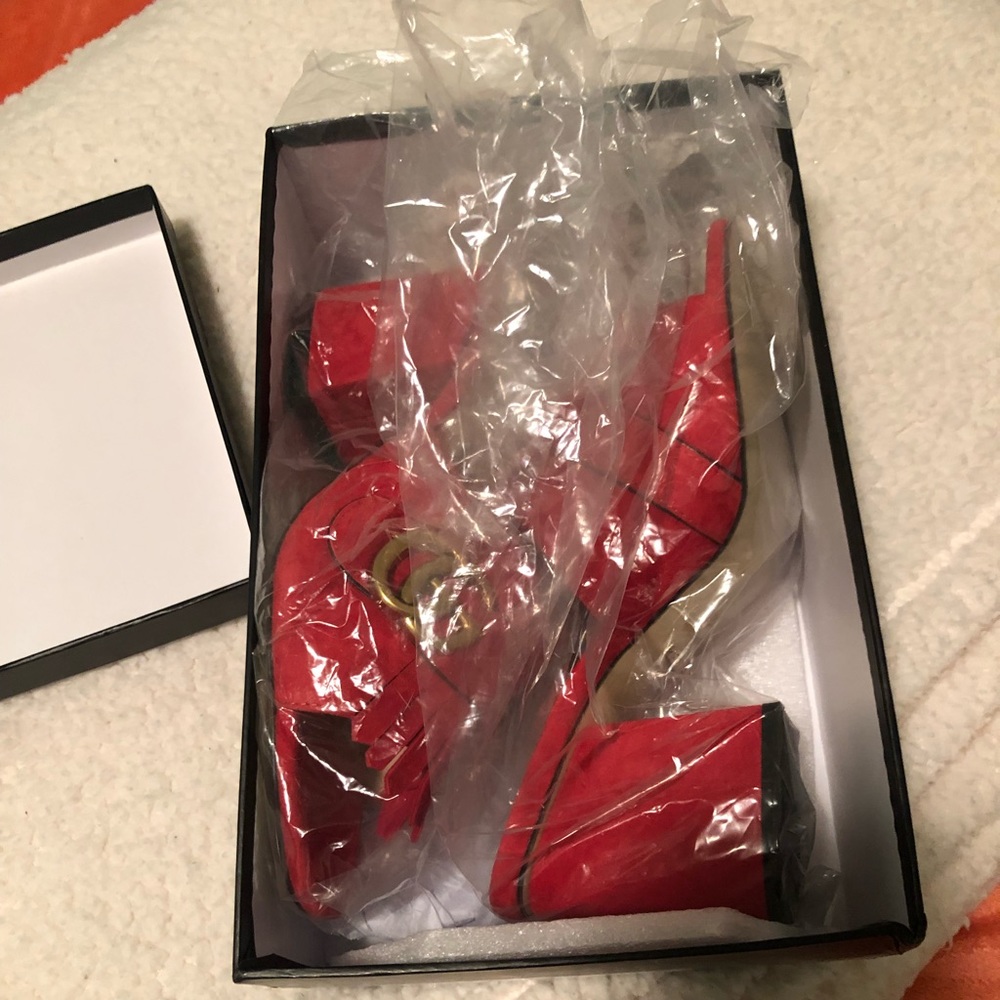 NWT Gorgeous Gucci Hot Red Mormont GG Fringe Mules 🥰
